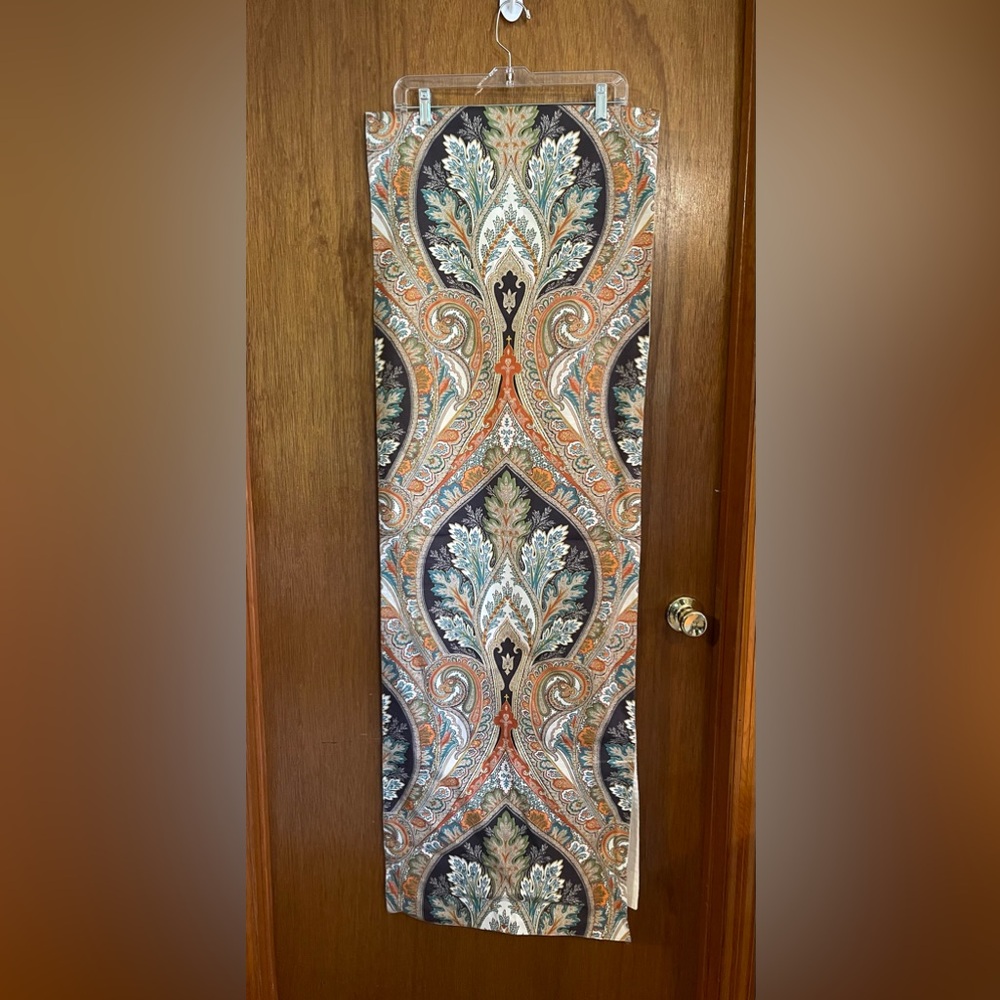 Pottery Barn 18 × 108 TABLE RUNNER